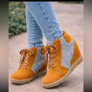 Stylish Women's Brown and Gray Boots NWT and box